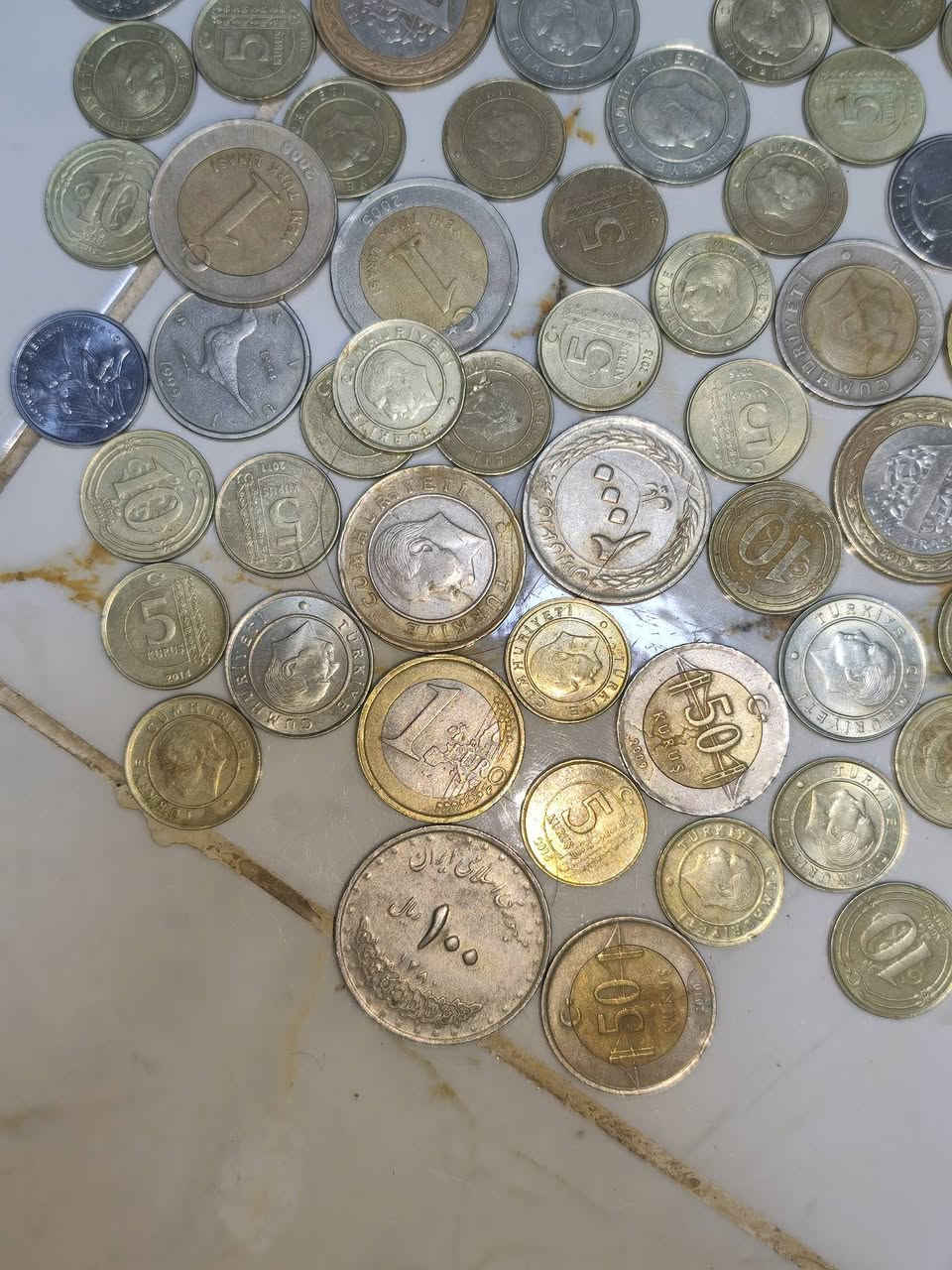 عملات معدنية من عدة بلدان و بيها عملات عمرهن اكثر من ٨٠ سنة لأكثر سعر أبيع من لحد ١٢ بليل 
توصيل ماعندي مكاني بغداد


**إذا كنت صاحب هذا الإعلان وتريد حذفه لأي سبب، رجاءا أرسل رسالة إلى الدعم الفني**