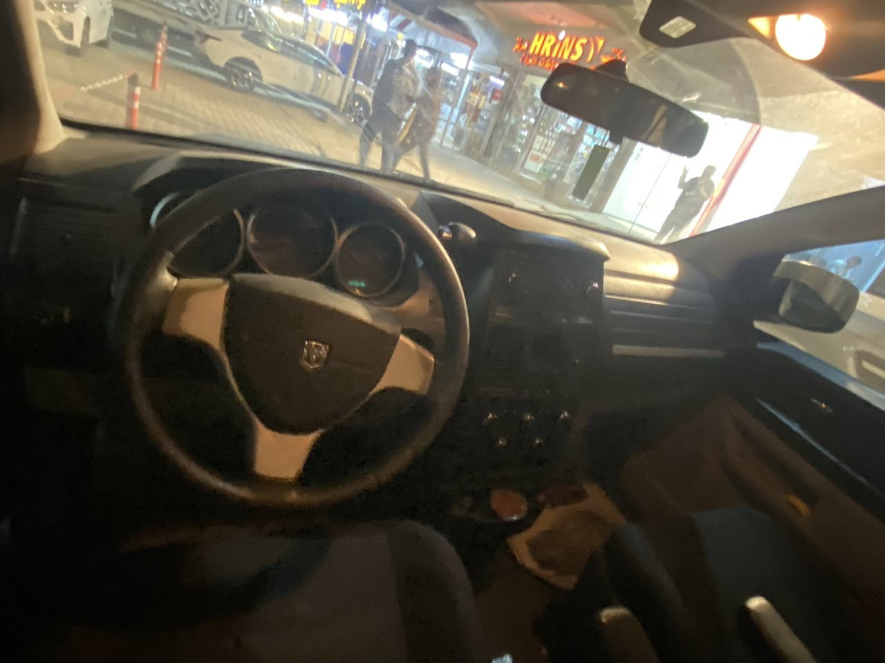 سلام عليكم 
للبيع دوج كرفان ٢٠٠٨ 
السعر ٩٧
مكانها العامرية 
٣ قطع صبغ بدون دواخل نهائيا 
كير محرك ب حالة جيدة 
***********
