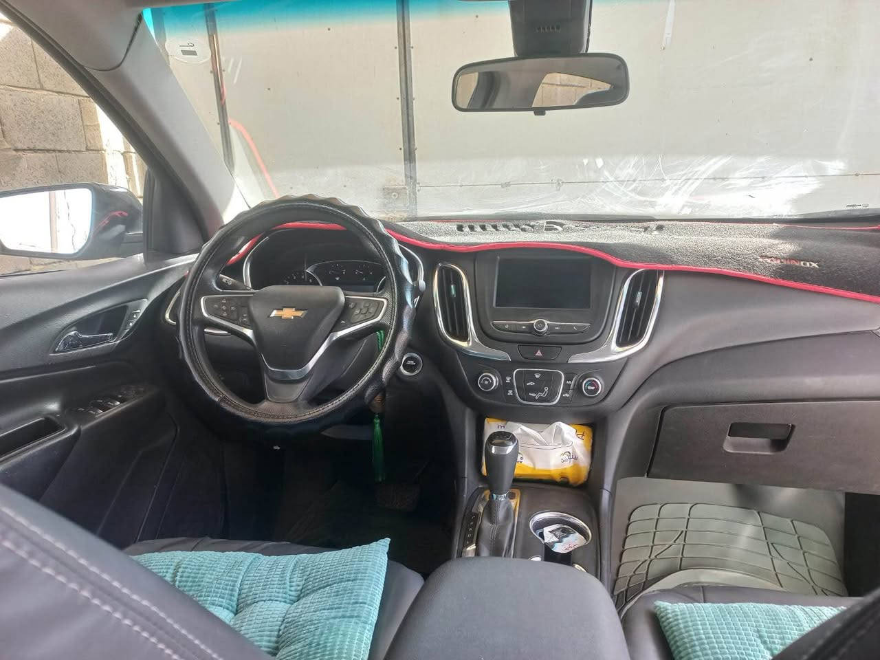 السلام عليكم 
شفرلية كوينكس 2020
وارد امريكي محرك 1500 تيربو 
حادثها جاملق صفحه السايق والبنيد متئثر قليل 
السعر 140$ بيها مجال
العنوان بصرة ابي الخصيب 
تواصل *********** Singapore
