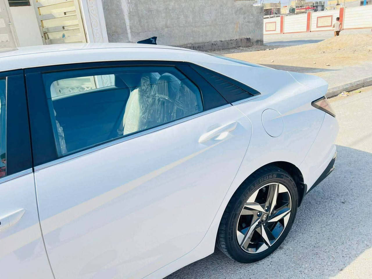 السلام عليكم النترا 23 
كفاله عامه... خليجي
 ماشيه((54))  سبيرمانازل
 فول مواصفات 
فتحه بصمه 
لايتات زنون  
شاشة كبيرة 
محرك 2000 دوش
 كير At
كامرة دوارة
بصمة صندوك
ترحيب عند الاقتراب
دخول ذكي 
بصمة ابواب
تشغيل عن بعد
رادار امامي
رادار خلفي
رادار جانبي
تدفئة كشنات
تحديد مسار
قيادة ذاتية
توقف ذاتي 
كروس سرعة
وضعيات قيادة
صندوق ذكي
وبعد هواي مواصفات بيها 
رقم بغداد  .... مكلف بل نشر
***********
***********
