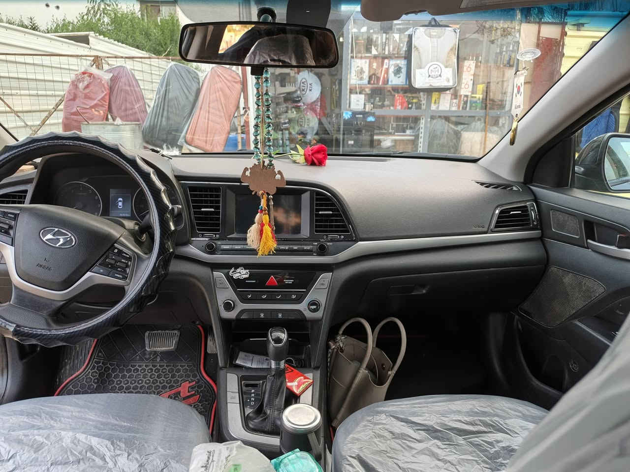 النترا هونداي 2018
وارد امريكي 
محرك 2000 دوش 
كير At
رادرات جوانب 
مود درايف سبورت.ايكو.عادي
تحكمات ستيرن 
شاشه اعطال 
حساس اطارات 
شاشه تدعم الكار بلي 
كامره دواره
لايت زنون عالي ناصي عدسات مزوعه  
صدر جديد كير مكينه تبريد كله مكفول 
شواصي لغود مكفوله 
بيها فقط جاملغ خلفي وبنيد 
السعر  118 وبيها مجال 
***********
