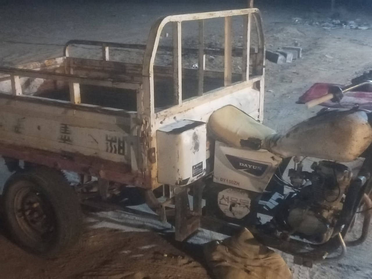 هاي لستوته شغاله بس هل اشوفونه رب ماظال ابراسه أوراق ابيعه كومة حديد ظاله بالشارع بيش اتناسبكم قبل لا اذب عليه بانزين واحركه لتواصل واتساب وشريحة ***********
