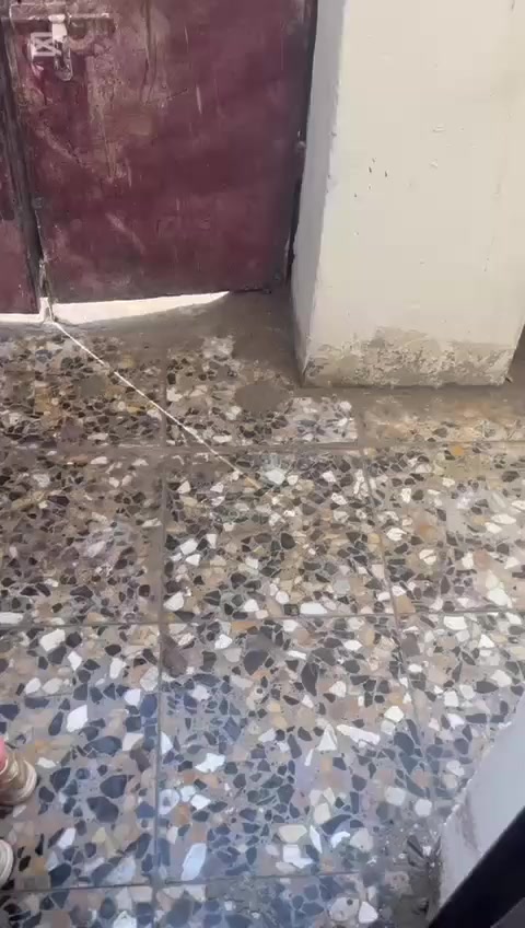 بيت للبيع بقطاع صفر قريب ع معارض الحبيبية مساحة 90 متر بيت  نضيف يحتوي ع الاستقبال و حولي مطبخ وغرفة نوم وصحيات 2 وترك .. قاط واحد عالي عن الشارع.. كل نقص ماكو كامل ماء كهرباء مجاري وتأسيس ويوجد سخان وكيزر .. رقم الهاتف *********** الواتساب
