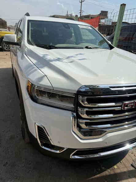 السلام عليكم 
‏ GMC Acadia 2023 SLT
( دخول جديد ) ماشية 29الاف
فول مواصفات للأخير عدا الفتحة  
٧ راكب - ٣ قطع تبريد
محرگ 2000 تيربو  
‏‎فور ويل(AWD) - كشنات جلد - تشغيل عن بعد
- نقاط عمياء - رادارات (360) امامي خلفي جانبي - 
صندوق كهرباء ( ويفتح بالرجل ايضا ) - سستم صوت (bose) - داتا شو - تدفئة كشنات - كشنات كهرباء
‏‎تحديد مسار - اوتو ستوب - توقف ذاتي عند الاقتراب من السيارات - قفل تلقائي - مراية تعتيم ذاتي + اشاير  - سايد بريك بصمة - فول تحكمات ستيرن - اضاءة العالي اوتو - لايت ٣ عدسات - منظومة زنون بلادي  
‏‎وبعد بيها هواااي مواصفات
 الحادث واضح بالصور 
‏‎سعرها 248  
‏‎السيارة جديدة بمعنى الكلمة وبالواقع بعد احلى وكل التفاصيل مذكورة بالكامل اي استفسار ثاني هذا رقم***********
