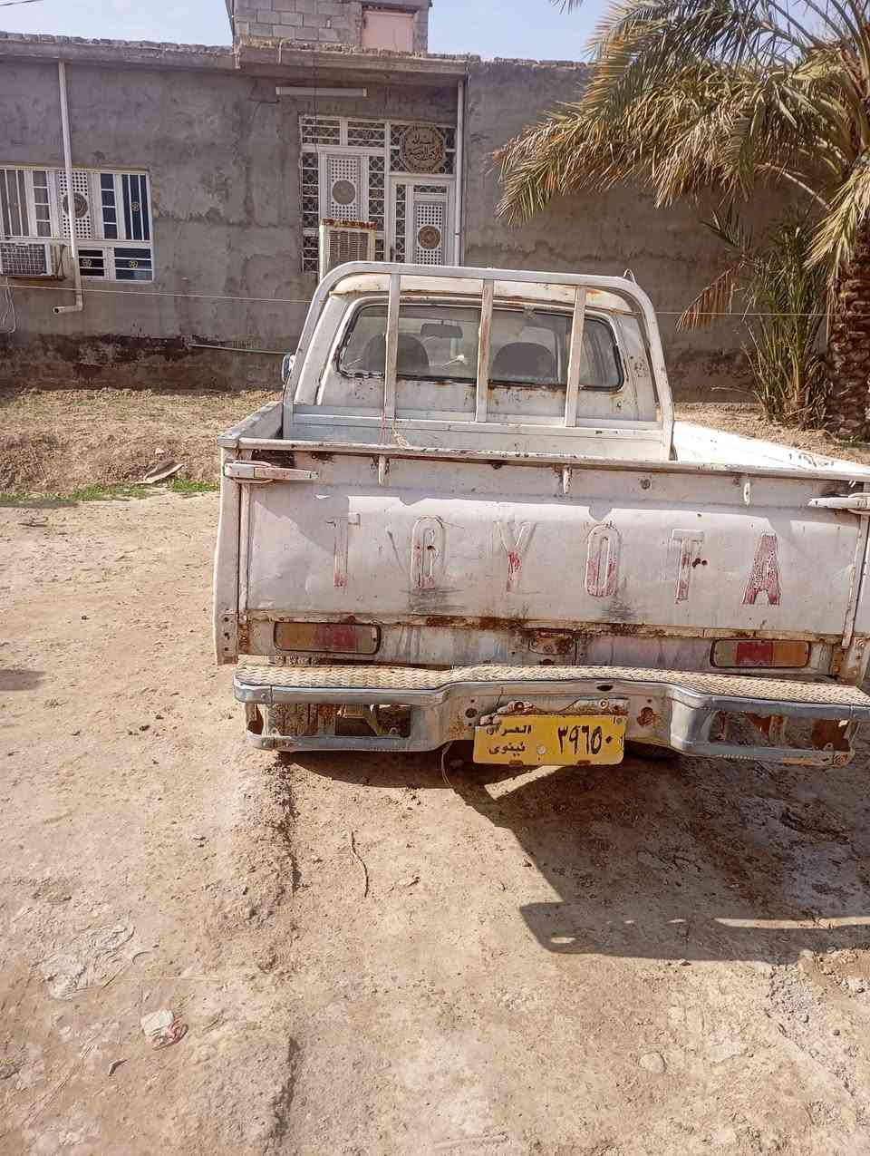 السلام عليكم بيكم تيوتا للبيع السعر 10 وبيها مجال قليل العنوان ديالى سراجق ***********
