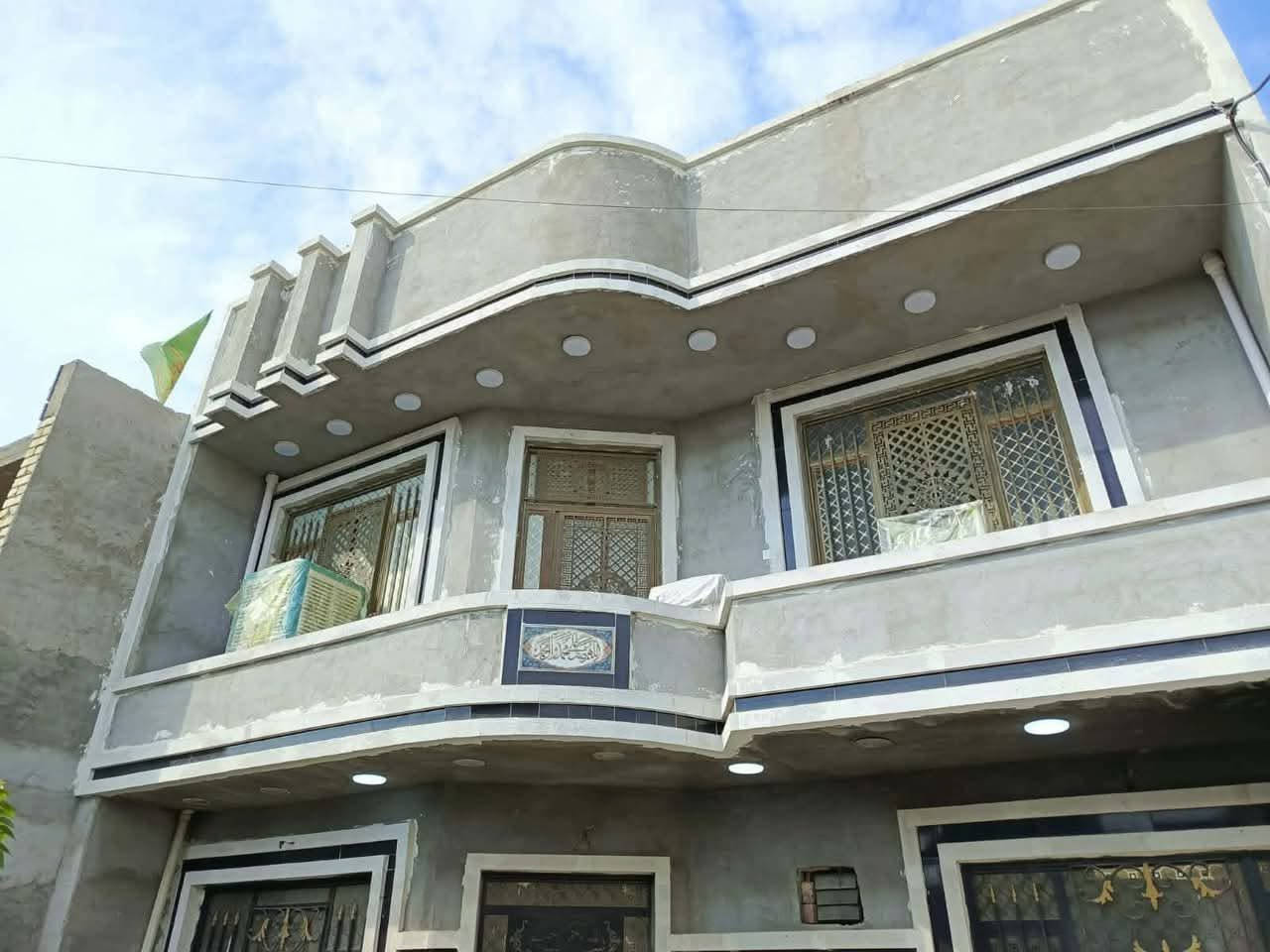 سلام عليكم بيت للبيع مساحه 210 متر يتكون البيت كراج حديقه مطبخ استقبال صاله اربع غرف نوم صحيات طابق الثاني نفس التصميم الارضي المكان الزعفرانيه دور الصحه  
🛑البيت زراعي  🛑 *********** واتساب 
@الجميع
