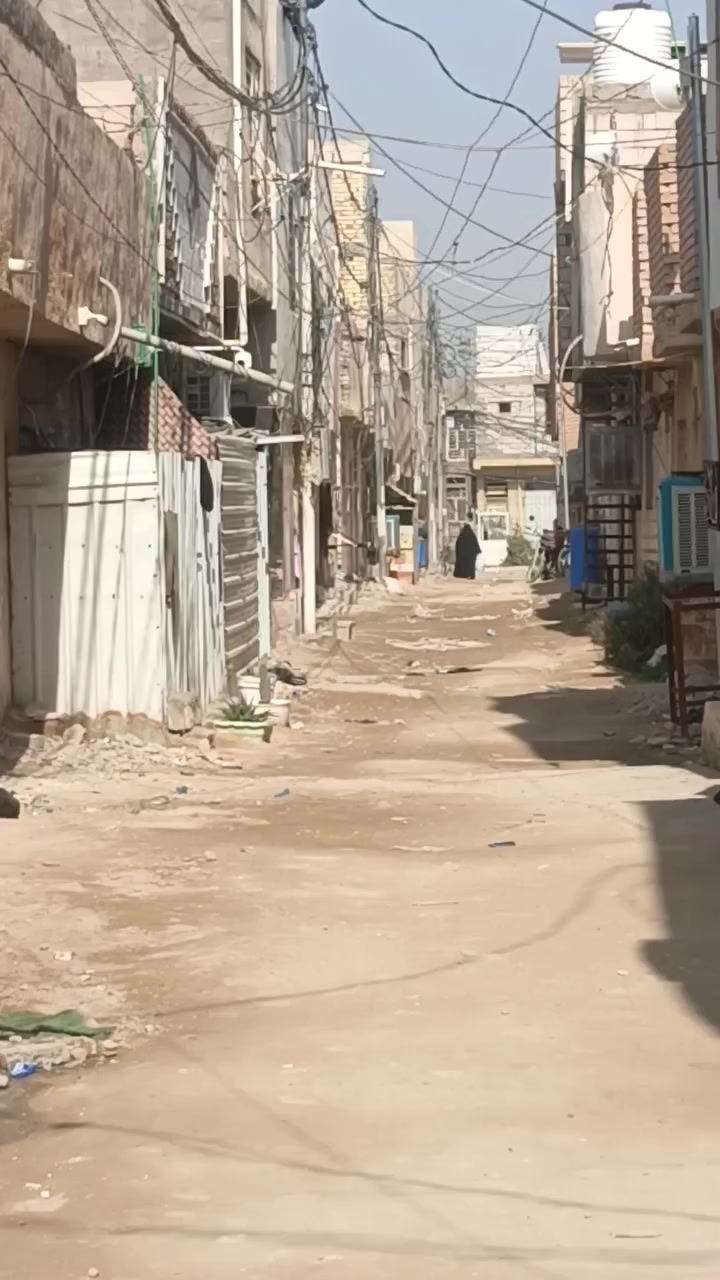 سلام عليكم بيت للبيع بلجاير شارع ابوطالب 60متر قرار محكمه بسمي البيت البيت يردله شوه ترتيب طابقين البيت على بيت بلفرع سعر 53 السفسار *********** البيت يصلح حسينيه
