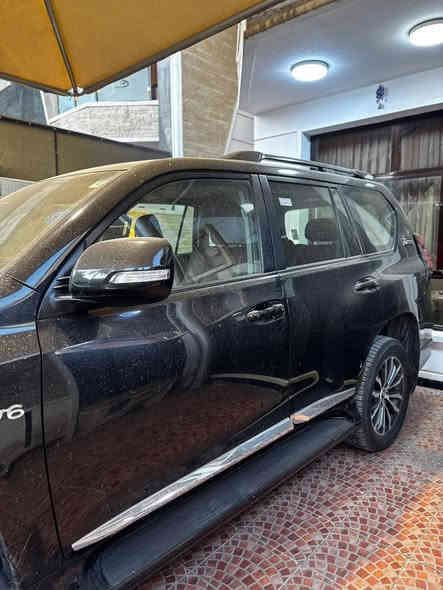 السلام عليكم. 
للبيع برادو موديل 2022 فئة TXS سبعينية 

رقم بغداد. 

مواصفات السيارة…

1-كراسي 2 كهرباء 

2-سلايد 

3-حساسات 

4-داخل قرميدي 

5- لايت داينمك (متحرك)

و مواصفات السبعينية معروفه

السيارة مكفولة كفالة عامه (عدا تكحيل صغير بالدعاميه الخلفيه فقط)

السياره ماشية 81000. km

السعر/ $44،000

عنوان السيارة. بغداد الكرخ

للاستفسار: *********** / ***********
