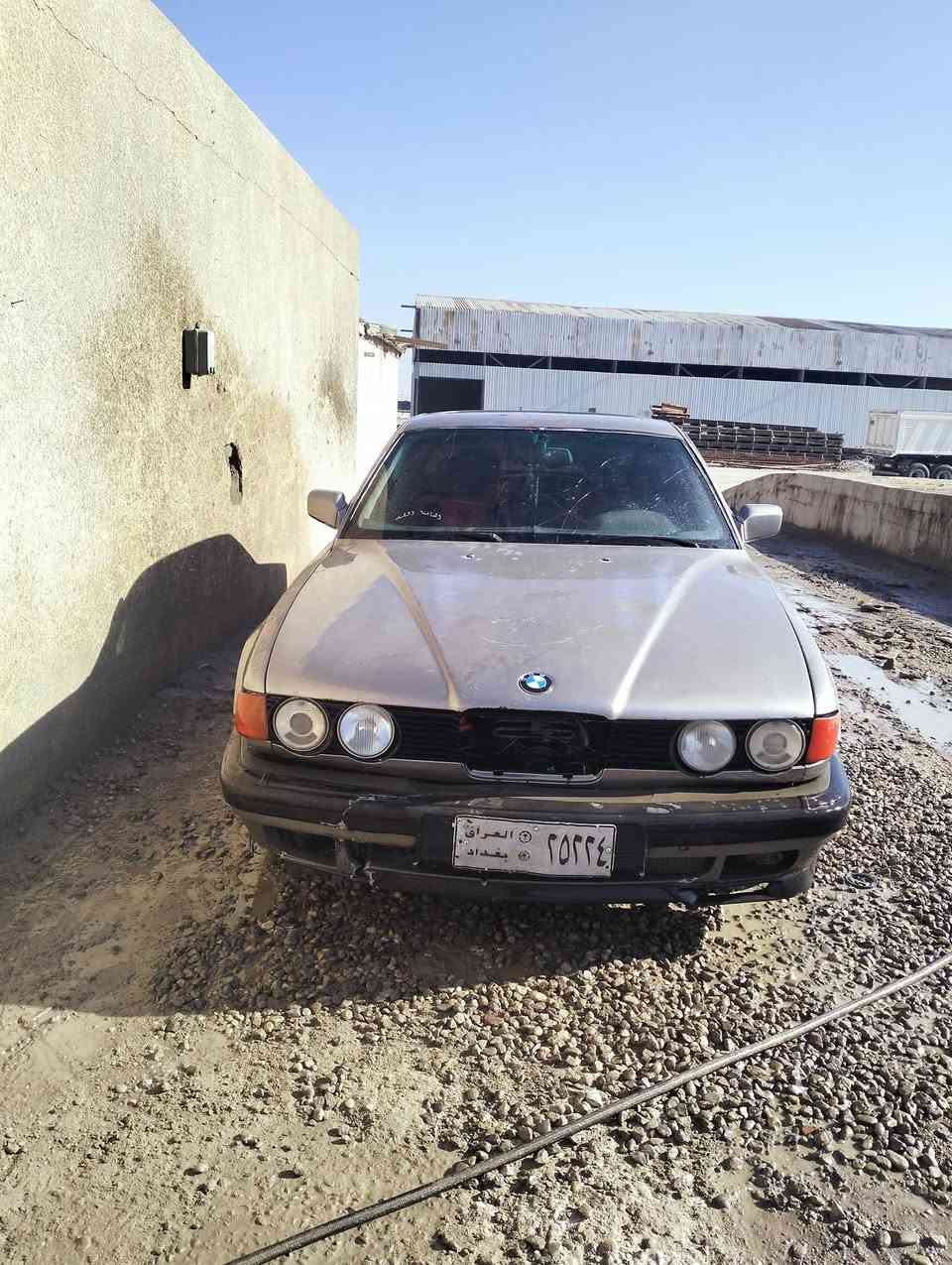 السلام عليكم735BMW الخير من الله دواخ الحلوه الحداديه حلوه نظيفه بدون تحويل السياره راعيها ماندلا سنويه عاج سعر 23 بيها مجال عنوان بصره*********** ولكم راوس
