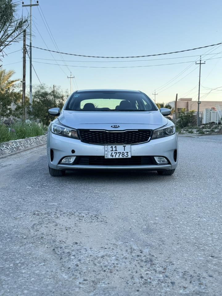 للبيع كيا فورتي 2017 حادثها جاملغ وبنيد صبغ  والباب كلير  رقم بغداد دولي مكينه 2000 دوش ما مفتوحه  حداديه تخم تاير مواصفات عاديه ماشيه 88 ميل حقيقي المكان بابل سعر 111 بيها مجال 
***********
