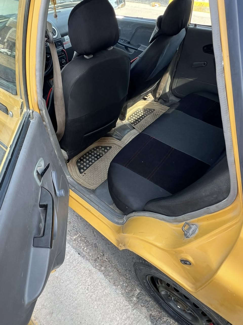 السلام عليكم سايبه للبيع موديل 
موديل 2012
هيئه وغرامات مصفره 
تبريد شغال 
رقم بغداد إنكليزي 
سياره بأسمي مداور ثاني يوم 
رقم هاتف للاستفسار ***********
السعر 27مجال بسيط حك الجيه
