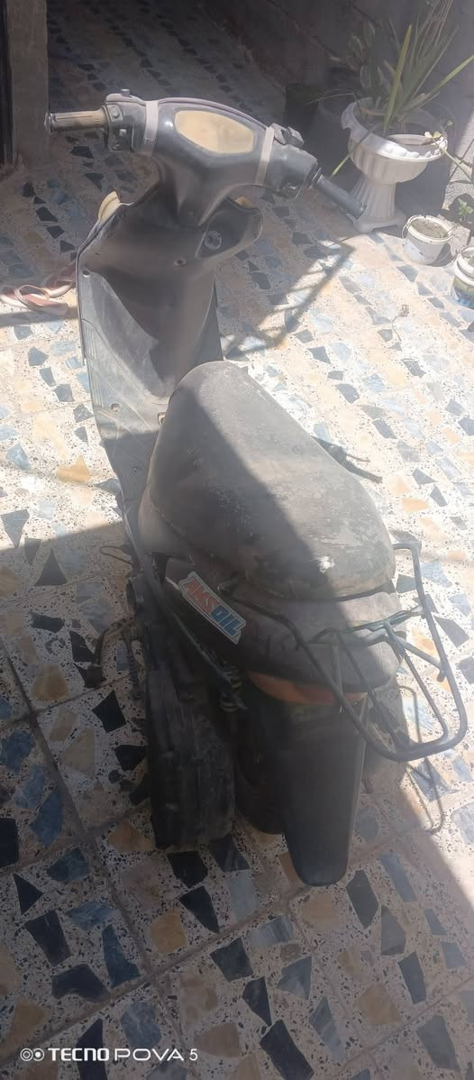 السلام عليكم 
دراجه صيني 120 للبيع ادراجه طفت عندي وماعرفت شنو بيها وتركتها صارلها 3 اشهر متروكه للبيع 125 وبيها مجال مكاني كربلاء لامن الداخلي  ***********
