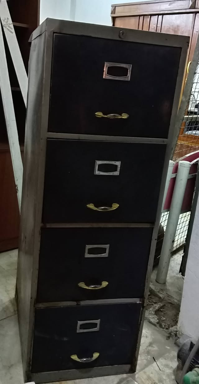 غراض للبيع عنواني لمحل ثاني شارع مقيم مقام صراي قرب مكتبه مهندس حيدر
المكان قرب مستوصف المحمودية مَقابل مستشفى الأسنان الصحي
ثاني محل 
***********
***********
