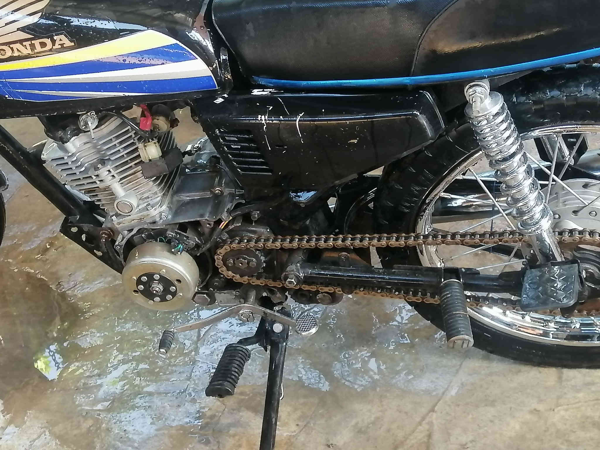 سلام عليكم دراجة رياضية للبيع كلك 👉 دراجه خير من لله فول كشن او تانكي كله جديد دبلات صلنصه جعره سعر 260 ✋👉.      غير متواجد *********** مكاني ابو صيدا
