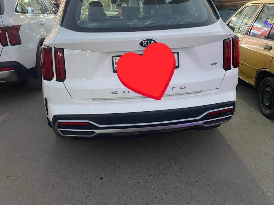 سورنتو خليجي موديل 21 
سته سلندر
جلد 
بصمه 
شاشه كبيره
حساس خلفي أمامي
ثلاث قطع تبريد
جنطه كهرباء
كشنات كهرباء
تشغيل عن بعد
بارد قبغ جنطه على كد شبر
بنيد مبدل وكالة
بدون شواصي
بدون دواخل
رقم ***********
