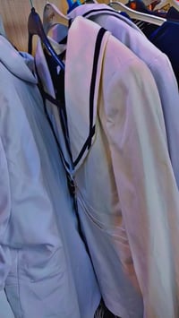 ملابس • قطعة • للبيع