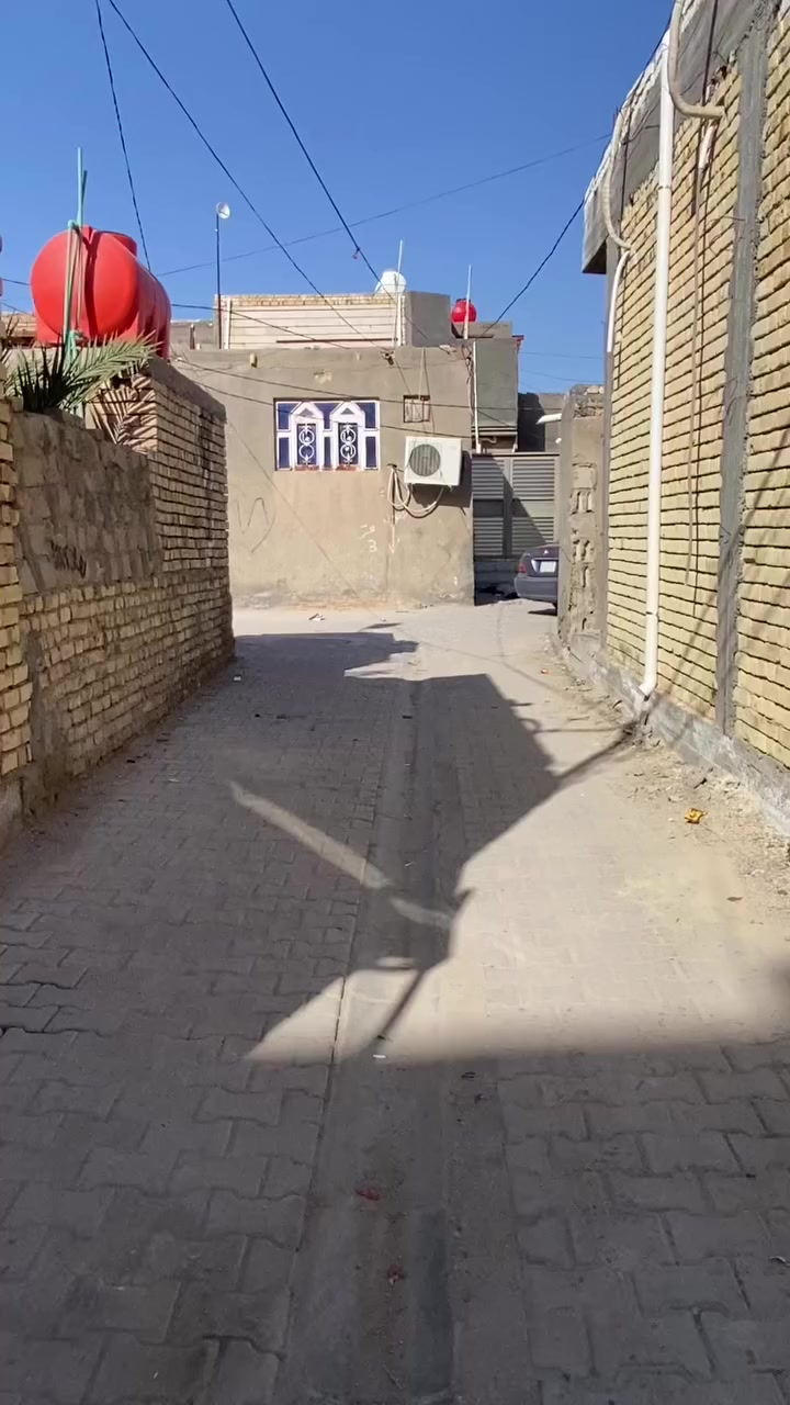 للبيع بيت مقابل محلات حافظ التجارية بحي الشهداء  بالفرع  ركن السعر 58 وبي مجال للاستفسار ***********
