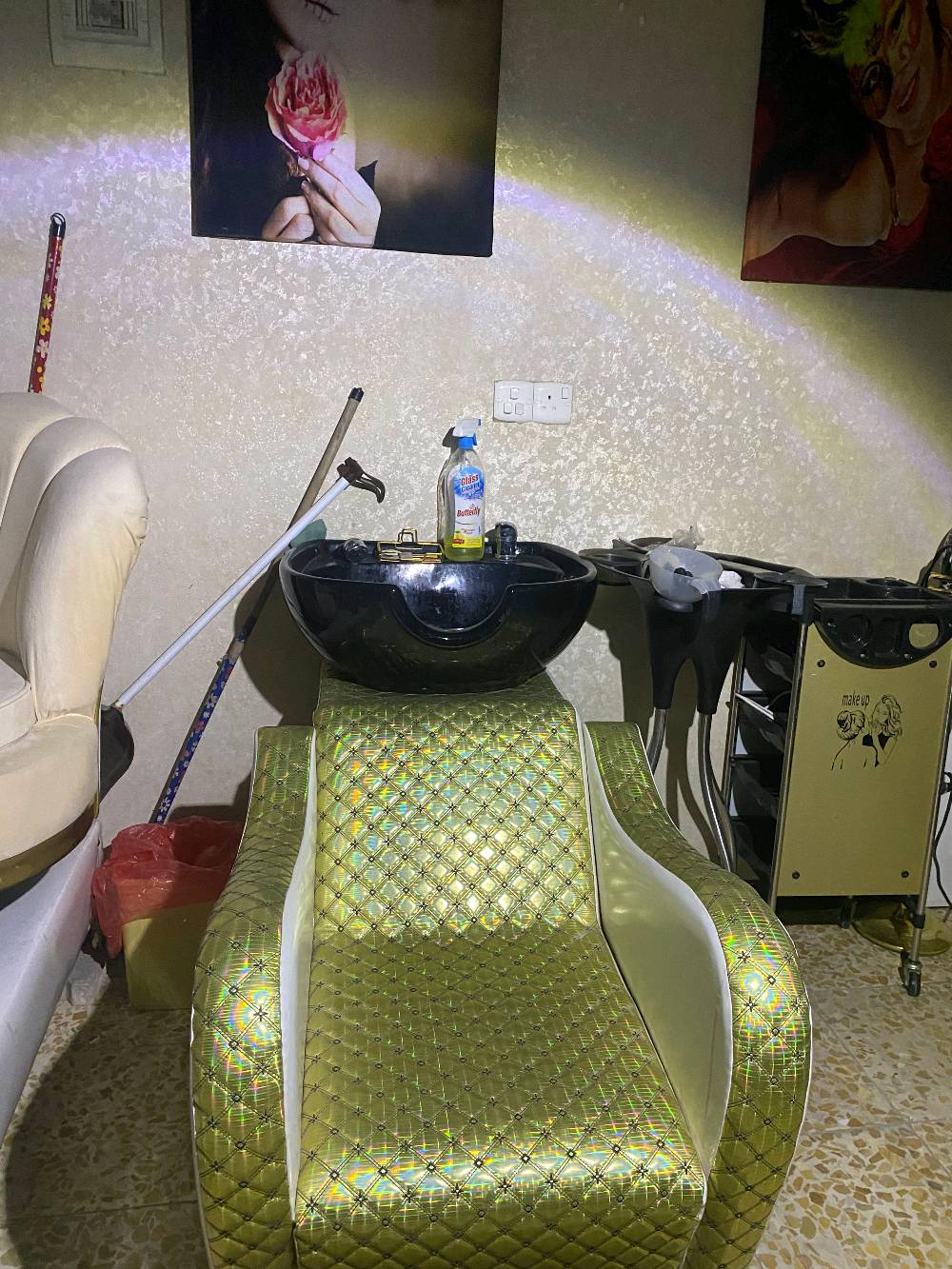 💇‍♀️ للبيع صالون مع جميع أغراضه

📍 الموقع: النجف – بداية حي ميسان، قرب أسواق دينار ودينارين، داخل مجمع الرحمن التجاري.

✨ اسم الصالون: نازك بيوتي.

💰 السعر: 6 ملايين دينار، وقابل للتفاوض بحدود المعقول.

للاستفسار والمعاينة، راسلني على الخاص.
