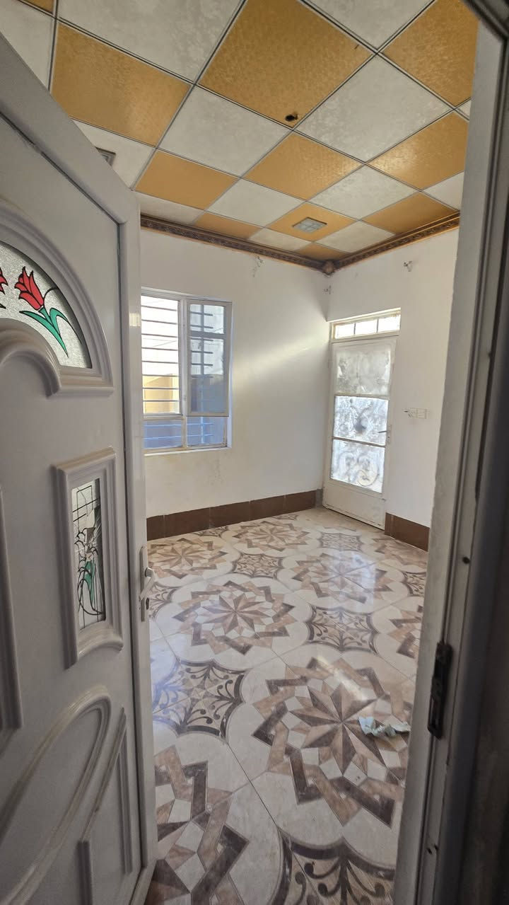 بيت البيع في حي الماليين الثانية قبل جامع العادل
المساحه البيت ١٢٠ متر البيت يحتوي عل غرفتين نوم وهول واستقبال ومطبخ حار بارد السعر ٥٥ وبي مجال الاستفسار اكثر الاتصال عل أرقام 
***********
***********
