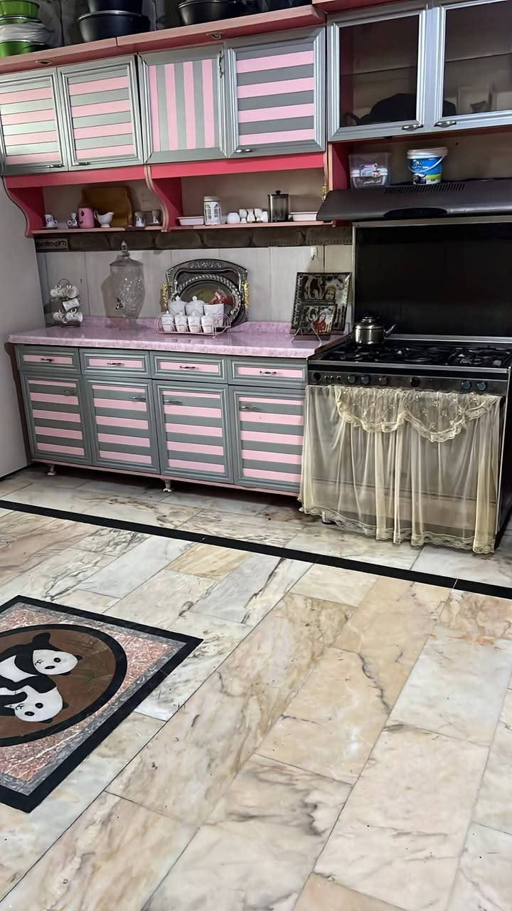 كاونتر للبيع بسعر مناسب مكاني بغداد حي العامل للاستفسار اتصل ع رقم ***********
