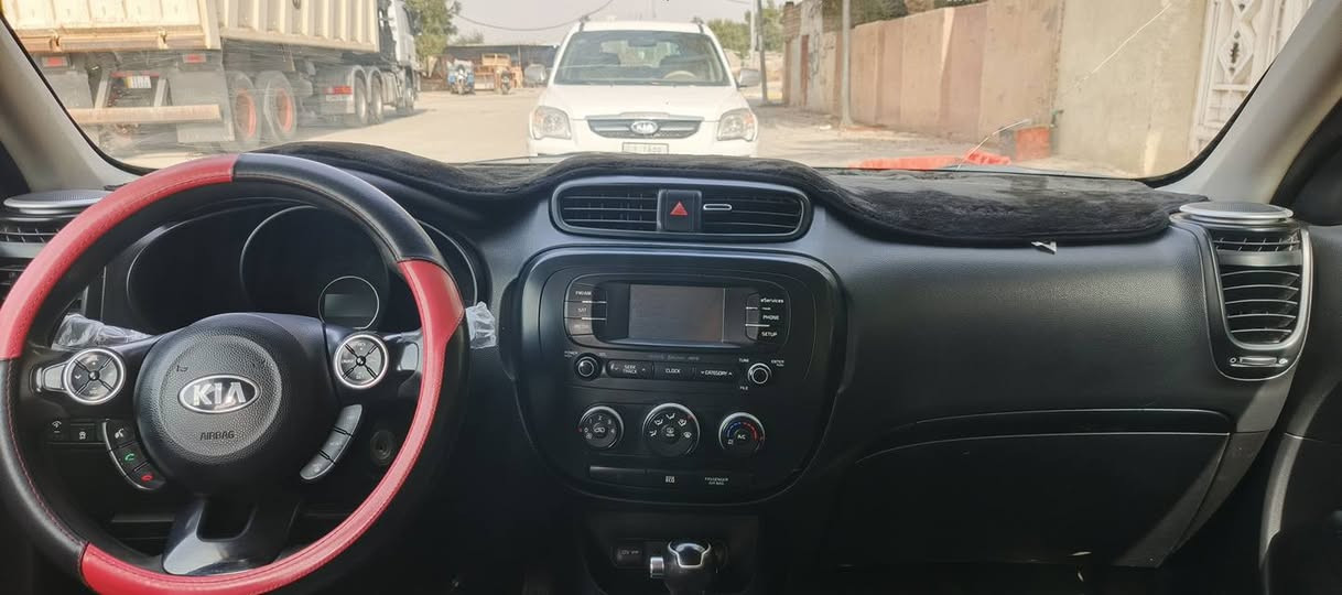 السلام عليكم
السلام عليكم 
كيا صول 2014 امريكي  محرك 2000 جي دي آي (مفتوح ) 
رقم كربلاء انكليزي الجديد مشروع وطني تحويل ثاني يوم 
تخم تاير جديد 
السيارة بأسمي  كير ومكينه وحداديه خير من الله 
 السعر 95 وبيها مجال مكاني الكوت 
***********
واني بالخدمة
