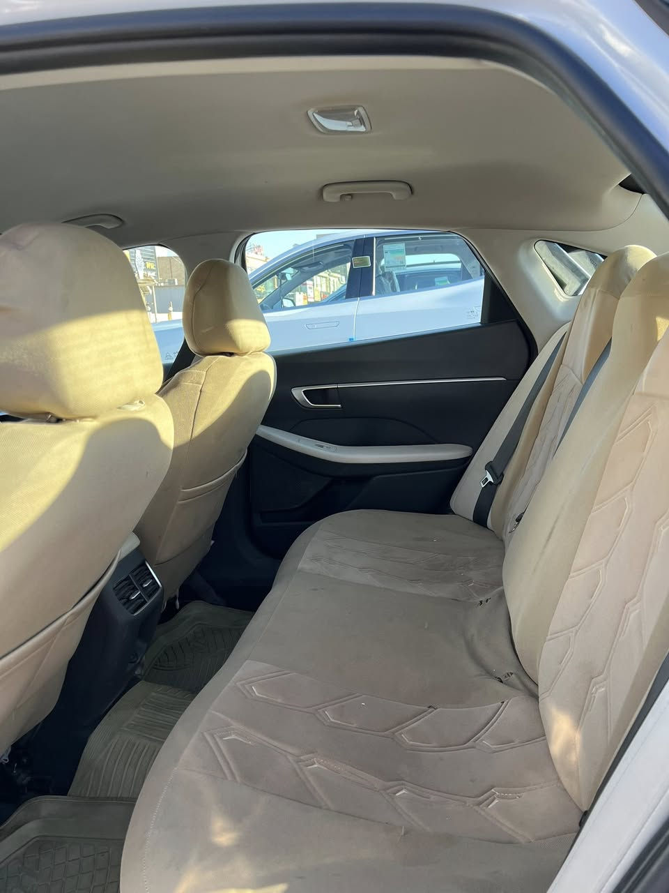 سلام عليكم سياره للبيع مديل 2023
مواصفات 
كير بصمه 
تشغبل عن بعد 
تشغيل بصمه 
محركه 1600
شاشه تدعم كار بلي 
تبريد قطعتين 
تبديل دعاميه سبورت بلادي 
سياقه ذاتيه 
تحديد مسار 
تحديد سرعه 
ماشيه 45الف
سياره ما مصبوغه شبر 
جاملغ خلفي راجع على البارد مثل ما موضح بل صوره 
رقم نجف 
سعر السياره 190 او بيه مجال 
الي يحب يستفسر على رقم ***********
