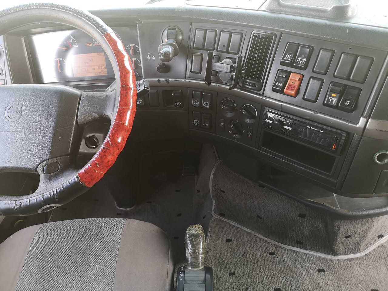 🚛 للبيـع: فالفو موديل ٢٠٠٤ سنكل امامي مربوطه سايلو طارق حاجي كوفين 🚛
​✅ سايلو الموديل 2013
✅ التصميم: 3 قبغ بلادي 3 محاور (2 سبرنك + 1 جوبلس تعليك).
✅ الحمولة: فول 47 طن.
✅ : دويز بلادي (نظيف جداً).
✅  رقم سليمانيه الجديد بسمي 
​📍 العنوان: بغداد.
📞 للتواصل والاستفسار (اتصال مباشر): ***********
سعر ٣٥٠ وبي مجال للطيبين
