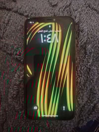للبيع ايفون 11عادي ضهره مكسور وشاشه تشتغل بس بيهه خطوط مابينه  بطاريه ...