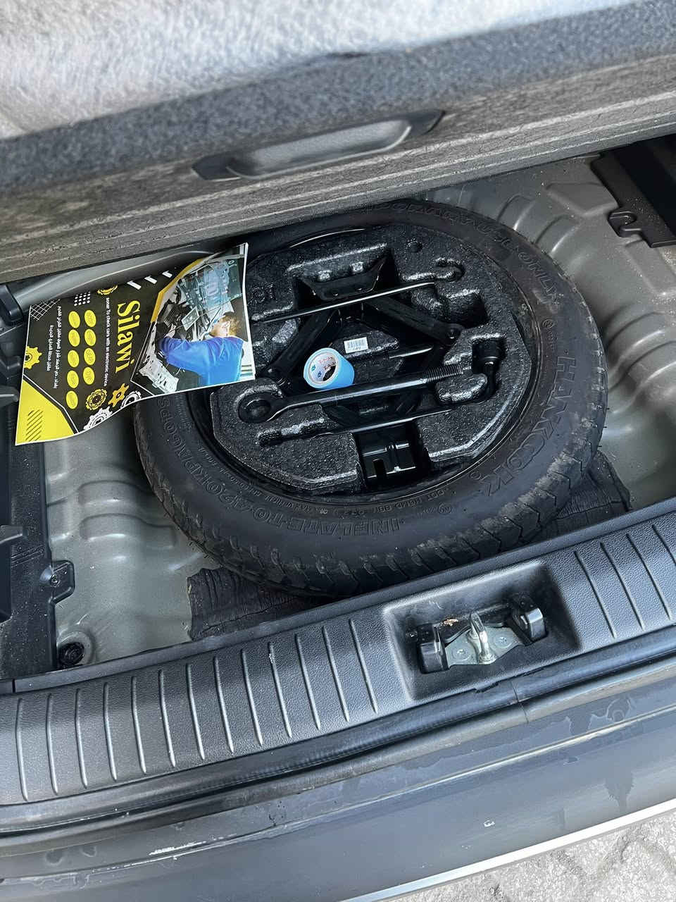 للبيع كونه موديل 2023 فول مواصفات حادث بصيط باب الصندوك بارد فقط كشنات جلد هندبريك بصمه تشغل عن بعد فتحه سقف سونار موجود بل منشور سيارة جاهزه محرك 2000 دوش 
عنوان بغداد الكفاح 
السعر 170 وبيها مجال 
***********
