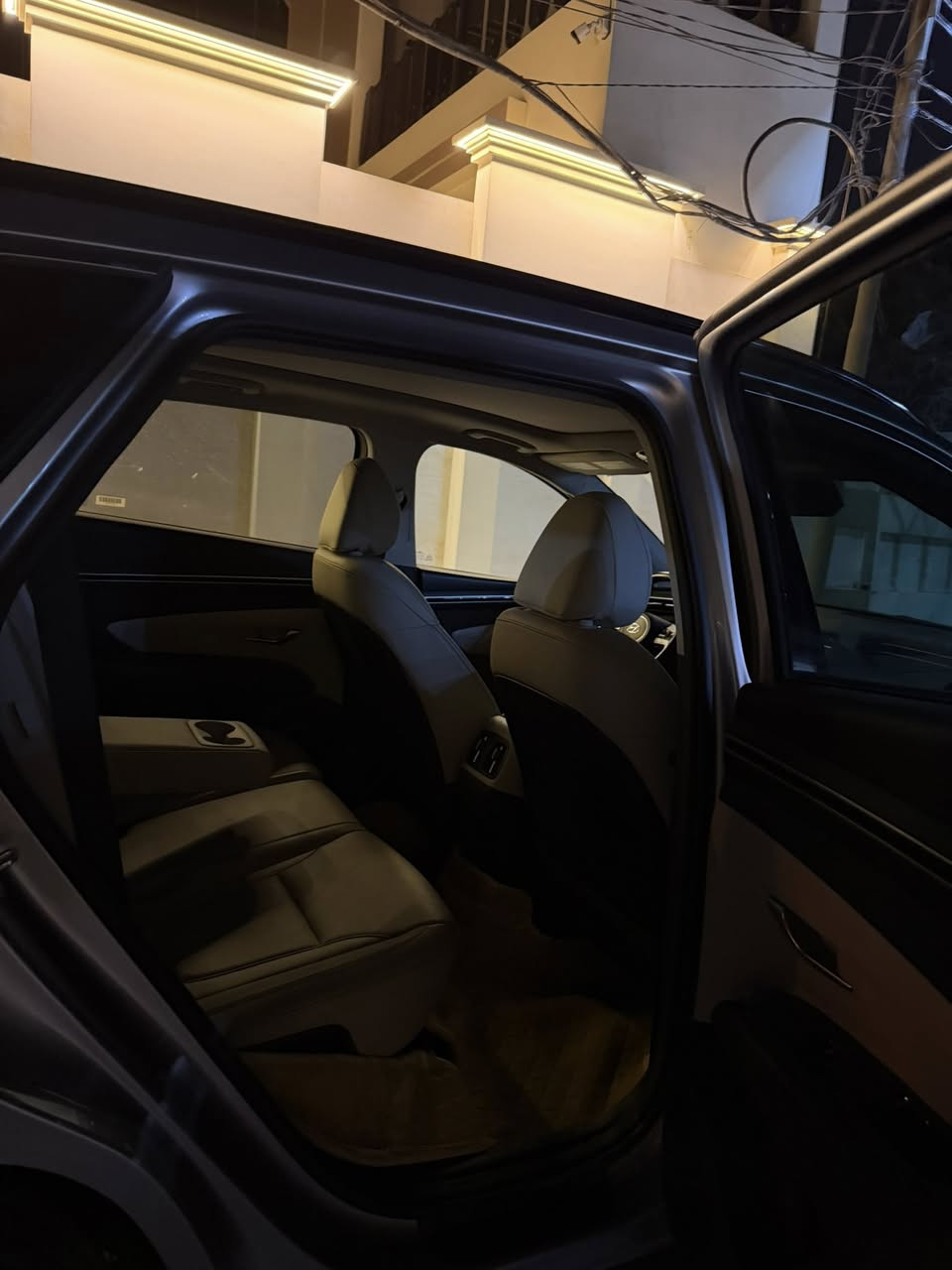 لبيع هونداي توسان موديل ٢٠٢٤ السياره حادث بدون ايرباك قطعه وحده قبق الصندوق وبيه bdr بل بنيد ما مبيين ابد بدون صبغ السياره محرك ٢٥٠٠ فول موصفات وبدون رقم بعدهي مكاني بل نجف حي الأمير السعر ١٨٥ وصارت عليه اكثر من هذا السعر بهواي بس محتاج والله وقررت ابيع ***********
