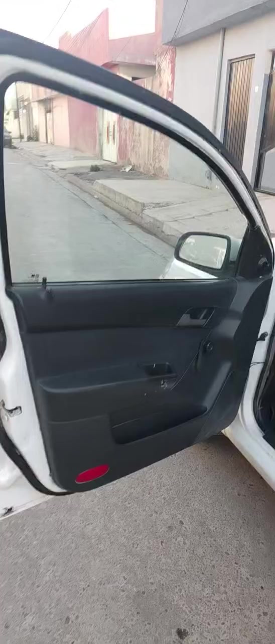 السلام عليكم 
للبيع فقط... 
افيو موديل 2010
رقم اربيل 
ضرر شبر بل بوند 
+ باب سائق مبدل 
+ جاملغ صبغ فقط بدون دواخل 
باقي السياره حاهزه من كلشي 
كير محرك شرط 
طخم شرط تبريد شغال فقط فقط صوت بل كمبريسر 
طخم تايرات جديد 
باتري جديد 
شرط التحويل وكاله بأسمي اني احولك 
كهربائيات كلها شغاله (وايرمنيه) شرط 
السياره بلادي 
قفل مركزي شغال 4 ابواب 
شاشه ايباد شغاله 
عليها غرامات تنزل من السعر 
السعرر 68 ورقة 
للاستفسار اسيا ***********
