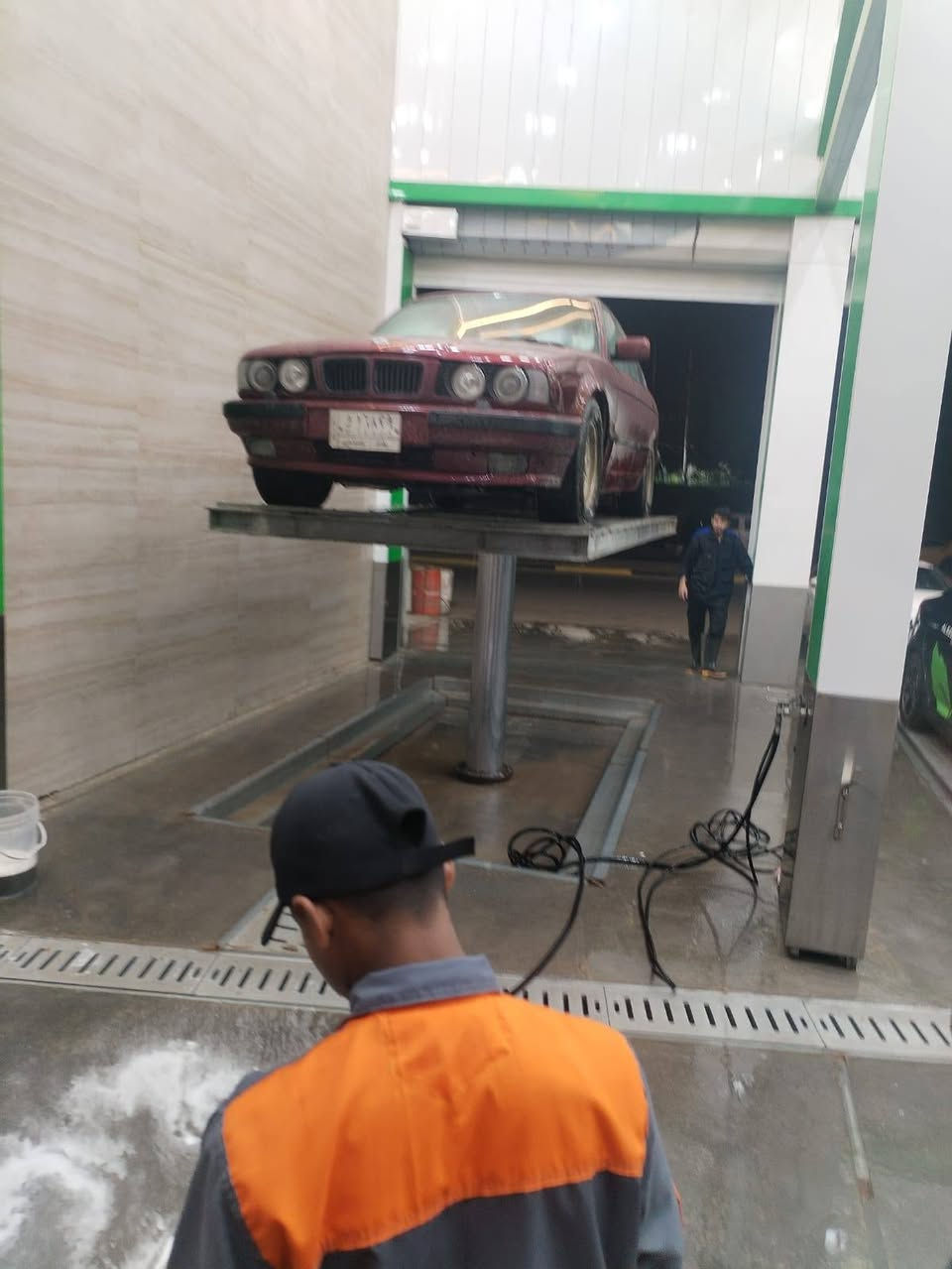 السلام عليكم بيم موديل 91سياره مكفوله من كلشي بس صبغ جماليه تحويل مباشر مكاني بغداد
***********
