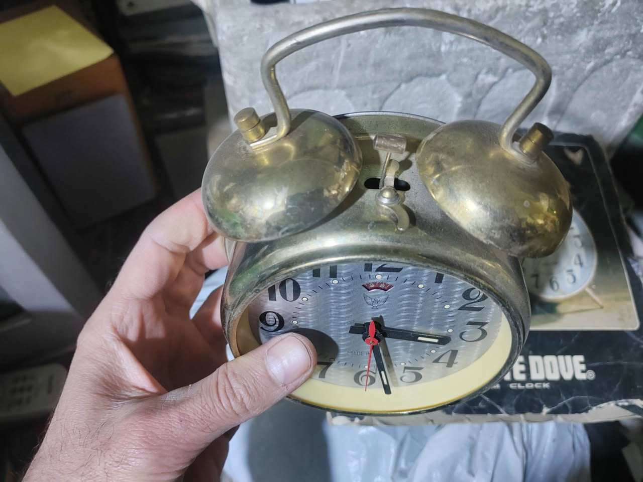 ساعة قديمة  صناعة الصين
متروكة  ومااعرف ان كانت تعمل او لا
ابيع هالموجود  بسعر  10 آلاف
متوفر توصيل  5000
للتواصل  ***********
