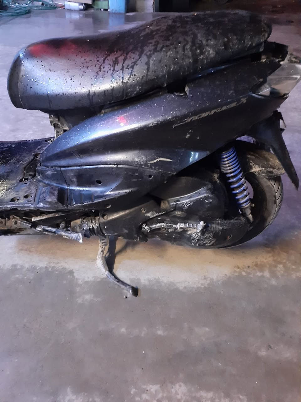 سلام عليكم دراجه البيع دراجه نقصه بس كابريتر دراجه مستعجل علا بيعته السعر ٣٠٠ وبيه مجال بصيط ***********
