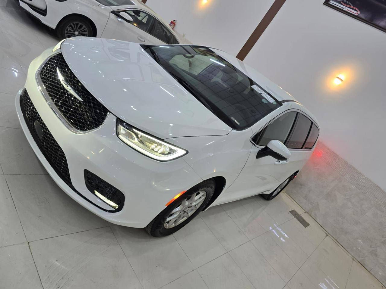 السلام عليكم 
للبيع كرايسلر باسفيكا 
موديل 2023
محرك 3600 
7راكب vip
المواصفات 
بصمه تشغيل عن بعد 
بصمه أبواب 
أبواب كهربائي 
تدفئه كشنات 
تدفئة ستيرن 
شاشه كبيره 
رادار امامي خلفي 
السياره حادثها من امريكا  قطعتين الجاملغ  الأمامي مصلح نفسه والجاملغ الخلفي مصبوغ نص   بابتين شبر بارد بدون تبديل بدون دواخل 
السياره مسجله مكتب أربيل بغداد 
سعر 245 وبيها مجال 
الرقم *********** 
مكاني بغداد
