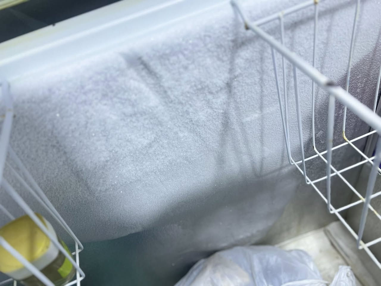 ثلاجه ومجمده للبيع مكاني الاطارات للاستفسار الاتصال ***********
