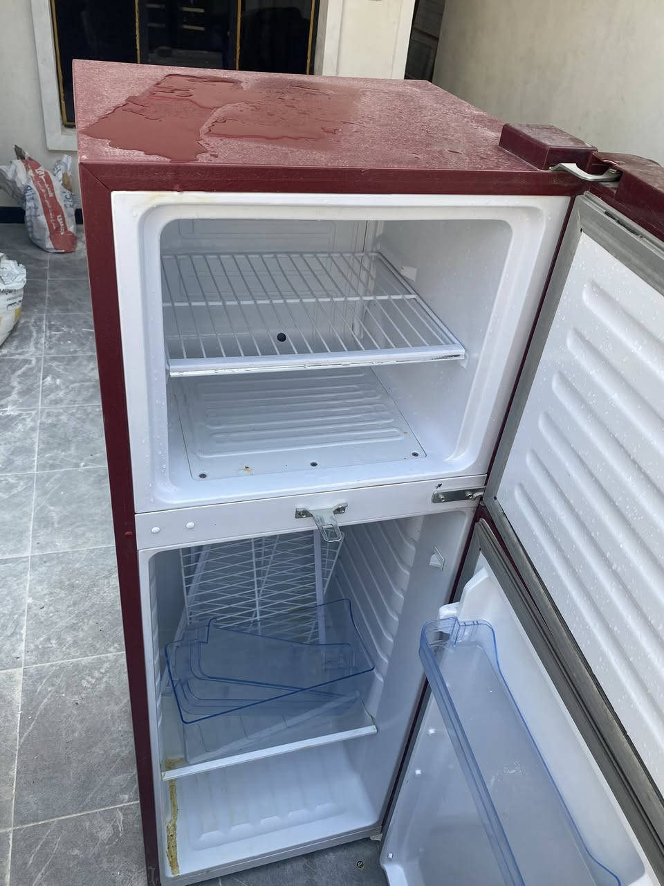 طباخ وثلاجه شغالين ثنينهم سعرهم 250 مكان ابودشير للاستفسار *********** اكو واتساب
