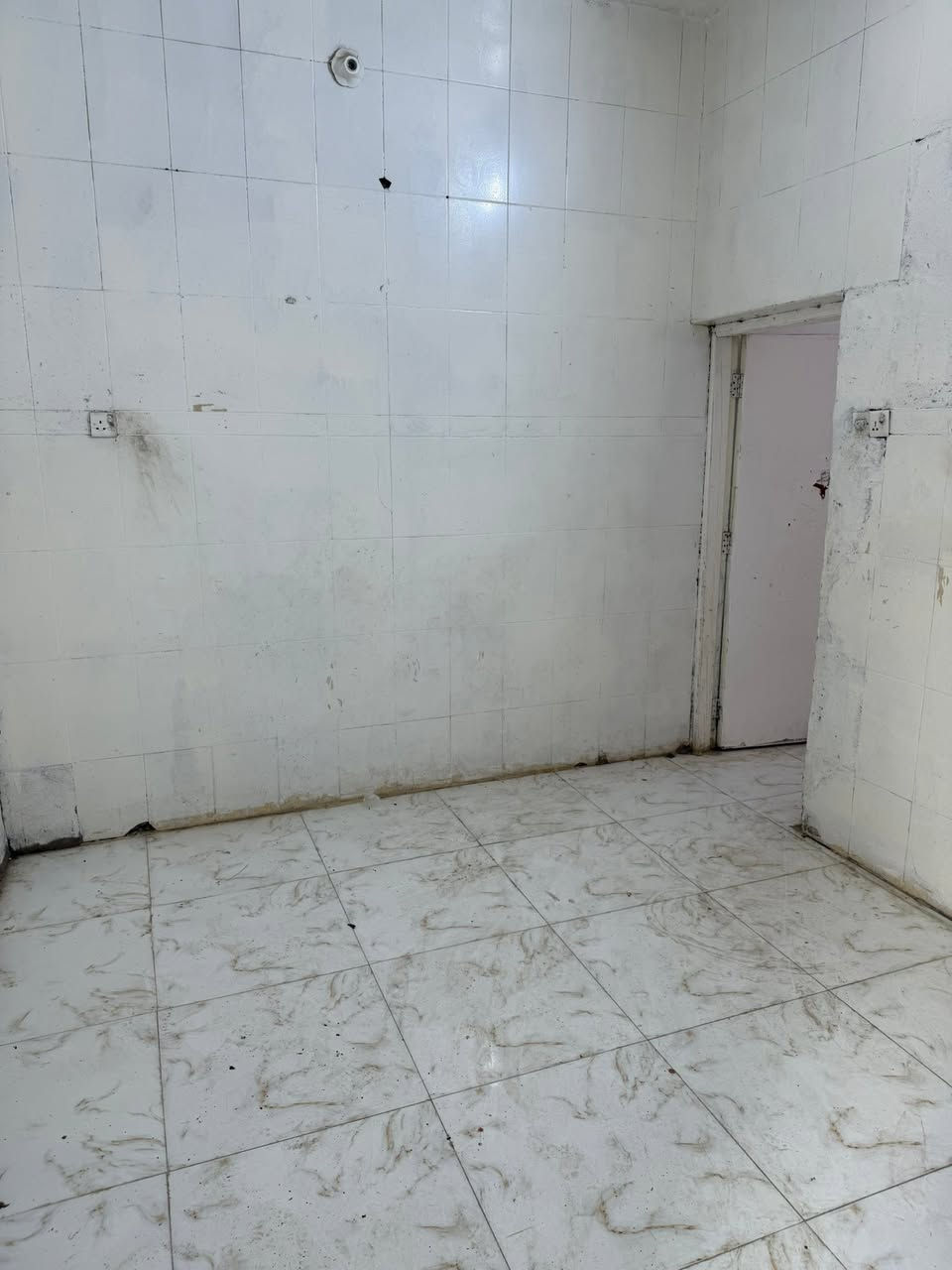 دار ايجار 100 متر حي الوفاء غرفه وصاله ومطبخ واستقبال كاشي سيراميك نظيف
للاستفسار واتساب فقط
***********
