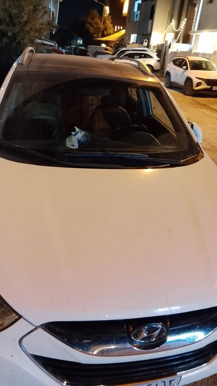 السلام عليكم سيارة توكسان  2011 خليجي محرك 2000 بصمه بانوراما مري شفط داخل جلد كرسي كهرباء  شاشة  كاميرا خلفيه اصليه حساسات ماشية 104 الف حقيقي فقط بيها صبغ شويه بين الباب والجاملغ الخلفي فقط شخط بدون دواخل وشوية ربع الجاملغ بي بارد غير هذا مكفولة السيارة سنوية ماساقطه السيارة بأسمنا المكان بغداد حي القادسية
رقم الموبايل ***********
