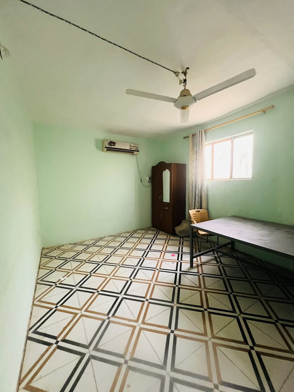 (#أَعَــــــــــــــــــــلَأَنَ) 
   ((#مكتــب_شمــس_الباحــث_للعــقارات_السماوة))

دار للبيع ▪️ في حي الصدر قرب جامع الرحمن   

المساحــه ▪️229 m ركن  طابقين

 يتكون من 4 غرف  نوم صاله استقبال مطبخ ومجمعات صحيه ملاحظه بناء قديم مرمم حديثا   

لمعرفه السعر اكتب يالله او تم توصلك كل التفاصيل 

#حاب_تعرض_عقارك_كل_ماعليك_مراسلتنا_على.          _الخاص_أو الأتصل_على_أرقام_المكتب https://www.facebook.com/shamsalbhith?mibextid=LQQJ4d

     شمس الباحث للعقارات السماوة 
                       بأدارة    
             ابو مؤمل الفرطوسي      
                  ***********      ***********

(🌹#شعارنا_الأمانة_والثقه_والأخلاص_في_العمل🌹)
