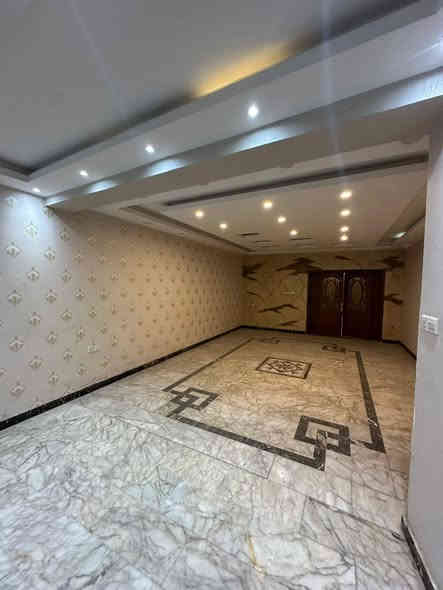 للايجار للايجار.. بيت270متر في زيونه محله 710 المربع الذهبي محدث بالكامل نظيف جاهز للسكن يحتوي 6غرف نوم سويتات 2منهم ارضيه و4فوك صالات2مطابخ2 حمام ضيوف كراج يسع لسيارتين وحديقه.
***********
***********
