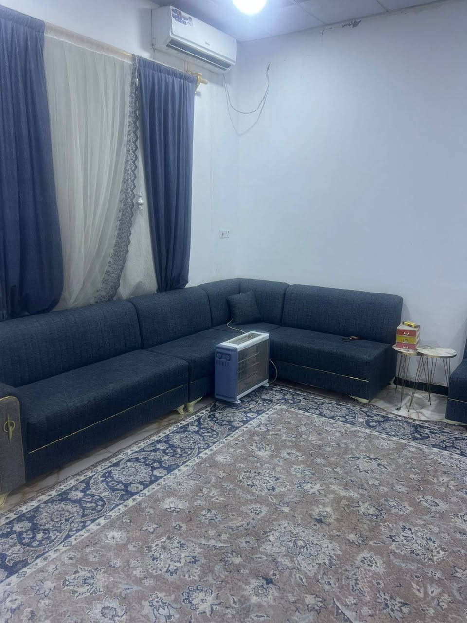 بيت البيع وقف سني مسجل بالوقف بالتنومه بشارع الرسول مساحته ٢١٠ غرفتين ودوانيه ومطبخ وهول جبير وحديقه سقف كونكريت بناء جديد الارض اصولي بيه حجه الاستفسار *********** واجهه ١١ ونزال نزال ٢١ سعره ٨٠ وبي مجال قليل
