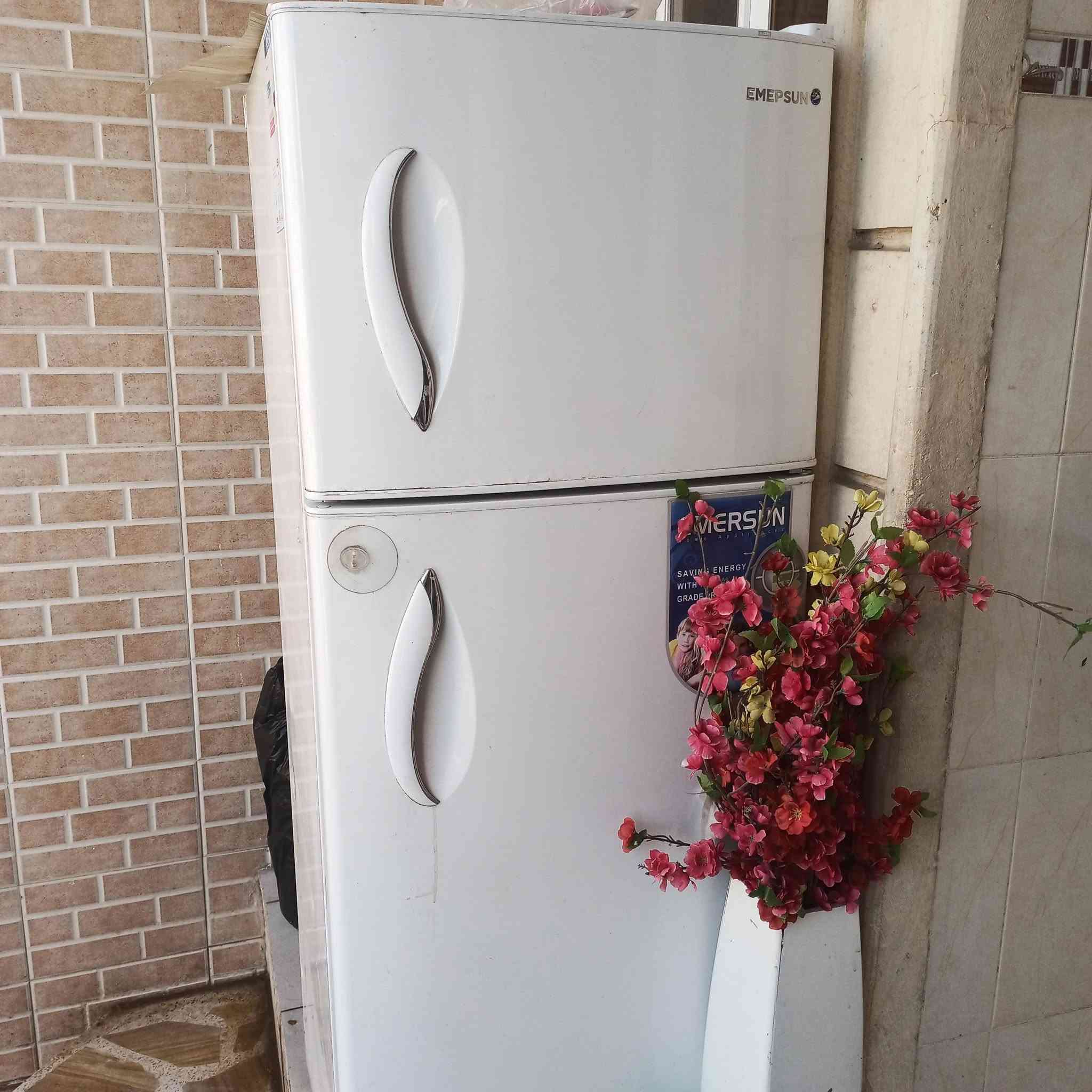 سبلت 2 ونص جنرال وثلاجه للبيع
***********
