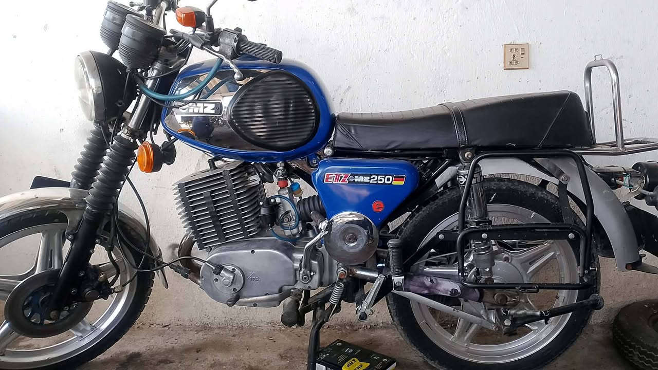 سلام عليكم من رخصه صاحب الكروب امزت 81 دراجه رقم سنويه رقم واسط تحويل ثاني يوم دراجه  نظيفه خير من الله مكلف بالنشر هذا رقم صاحب الدراجه ***********
