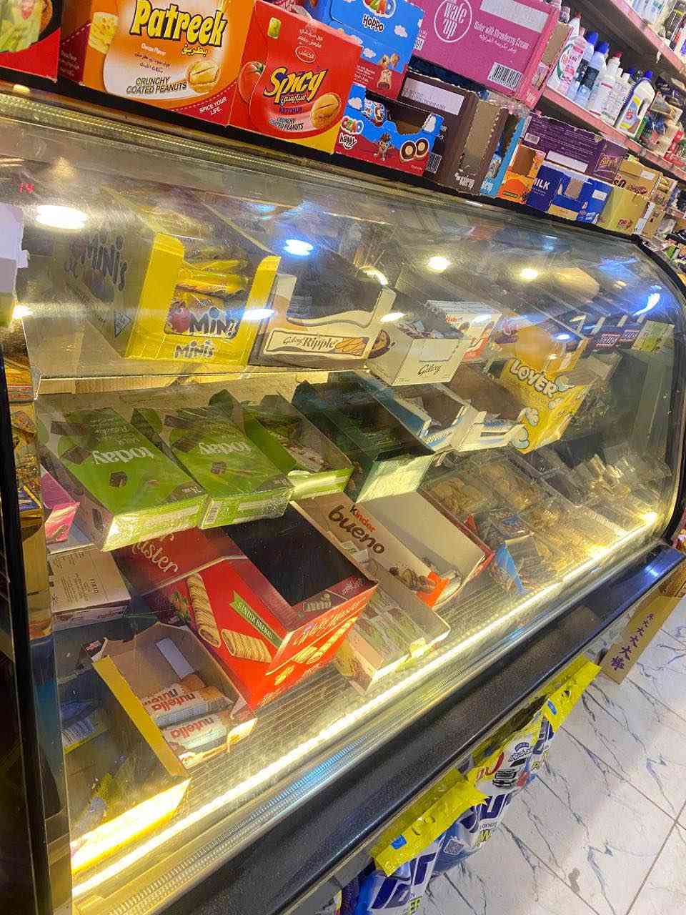 فاترينة ماطورين للبيع سعر 650 وبيه مجال بيه ضربة جام بسيطة بالخلف مكاني بغداد الشعب للأستفسار *********** بغداد, العراق
