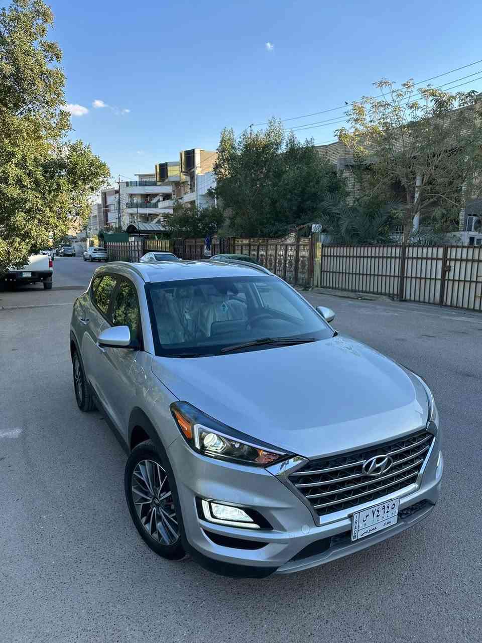 السلام عليكم
توسان 2020 وارد امريكي 
رقم بغداد ماشية 49 الف 
محرك وكير بلاديات بدون فتح
بصمة كراسي كهرباء رادار 
حادثها جاملغ وبنيد وباب 
مواصفات السيارة ونظافتها واضحة
مكاني بغداد / زيونة سعرها 148 
للاستفسار : ***********
