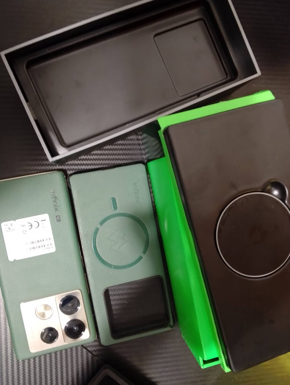 تلفون +Infinix NOTE40 Pro 2G 256GB 100W 
هوة وجميع ملحقاته تلفون جديد ماتلكه مثله مال بنيه وصارله شهر وانضرب بورد الشحن مستعجلين عله بيعته مستحيل تلكون مثل هاذة التلفون وبنضافته مستعمل شهر الى شهرين ونص الشراي يراسلنه عله هاذة الرقم واتساب *********** المكان بغداد كراده سعر التلفون 425
