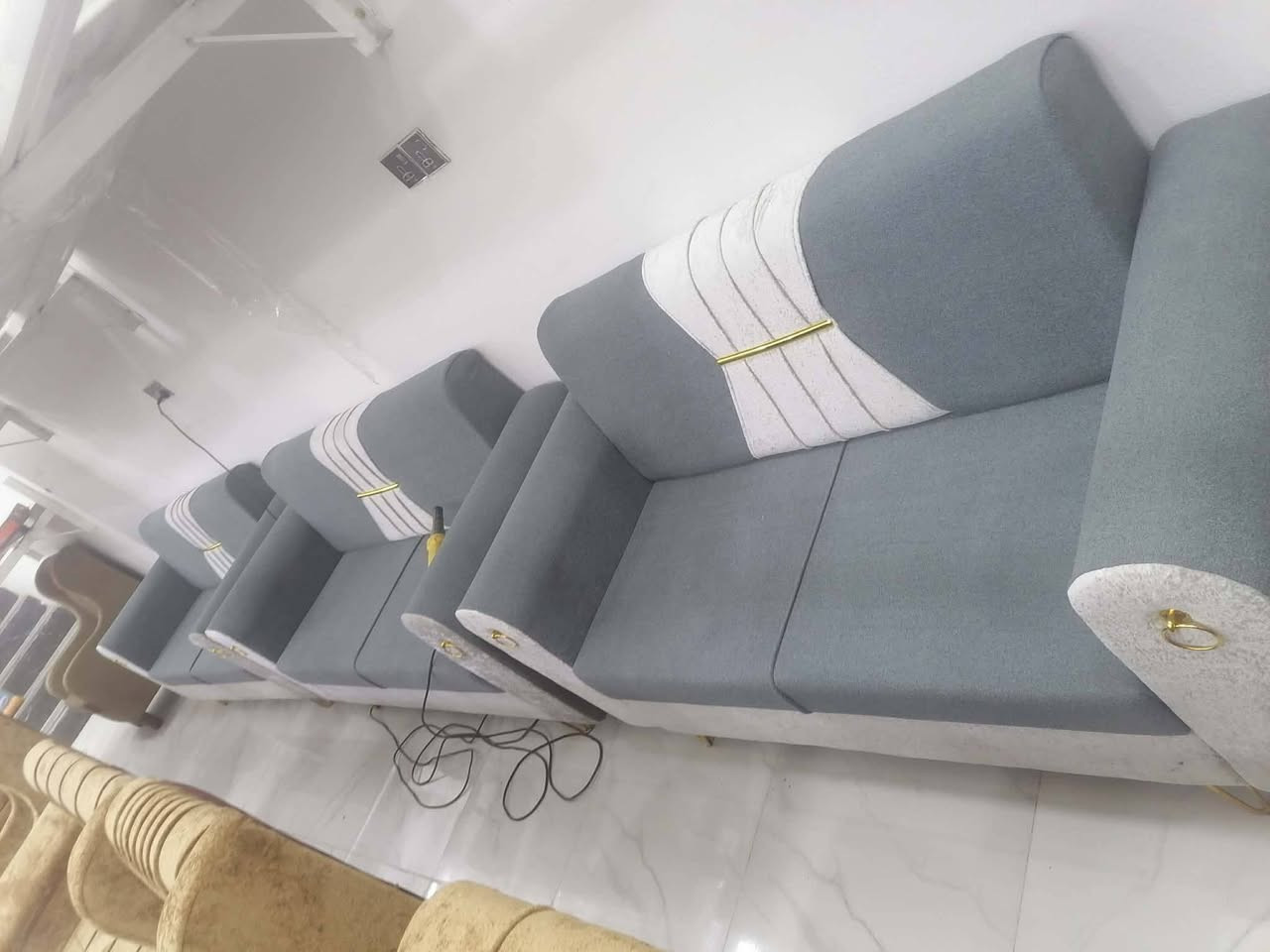 السلام عليكم تخم جديد كلمن وسعره حسب الي تردونه كلمن وسعر ***********.
