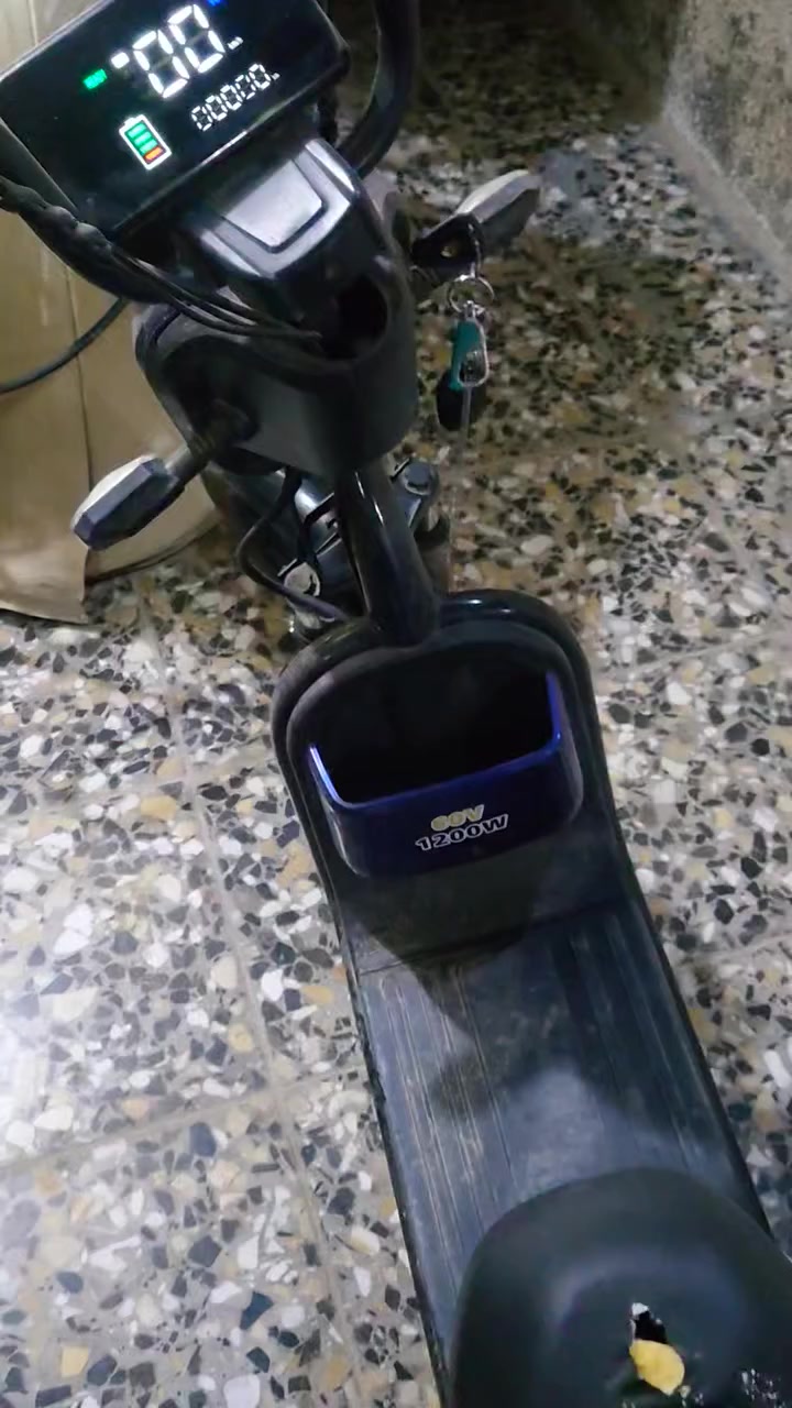 السلام عليكم دراجه للبيع 4 نمر بطاريات جدد تايرات جدد مستعجل ع للبيع ب 175 مكاني حي الجهاد  ***********
