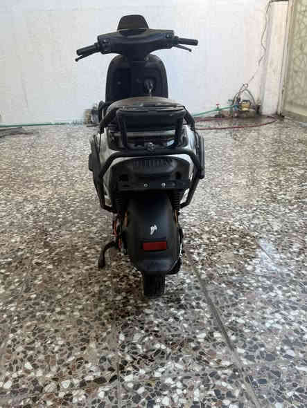 سلام عليكم دراجه شحن نوع دولفين
دراجه تجي 6 بطاريات مسطره 
بيها نظام P
وبيها تثبيت سرعه 
ودراجه تجي 3 سرعه ورابعه اسبورت
دراجه كلش جديده
قبل شهرين من ماخذه 
سعر الدراجه 700 وبيها مجال حك الجيه
رقم ***********
